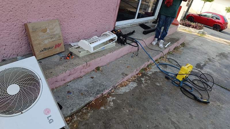 Imagen tomada en el negocio V&M SOLAR, Calentadores Solares - Cdad. Lázaro Cárdenas Michoacán